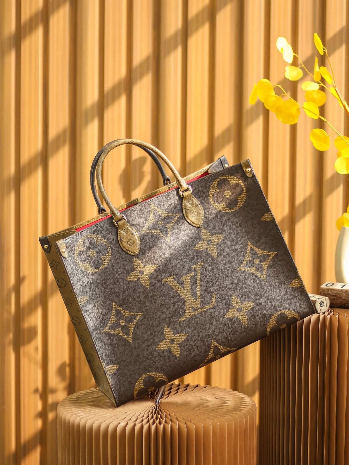 Ellebag’s 1:1 Replica of the Louis Vuitton OnTheGo Tote M44576: Precision and Craftsmanship in Every Detail （M44576 M45321 M45039 M45320）(2025 Mar Updated)-Best Quality Replica designer Bag factory in China