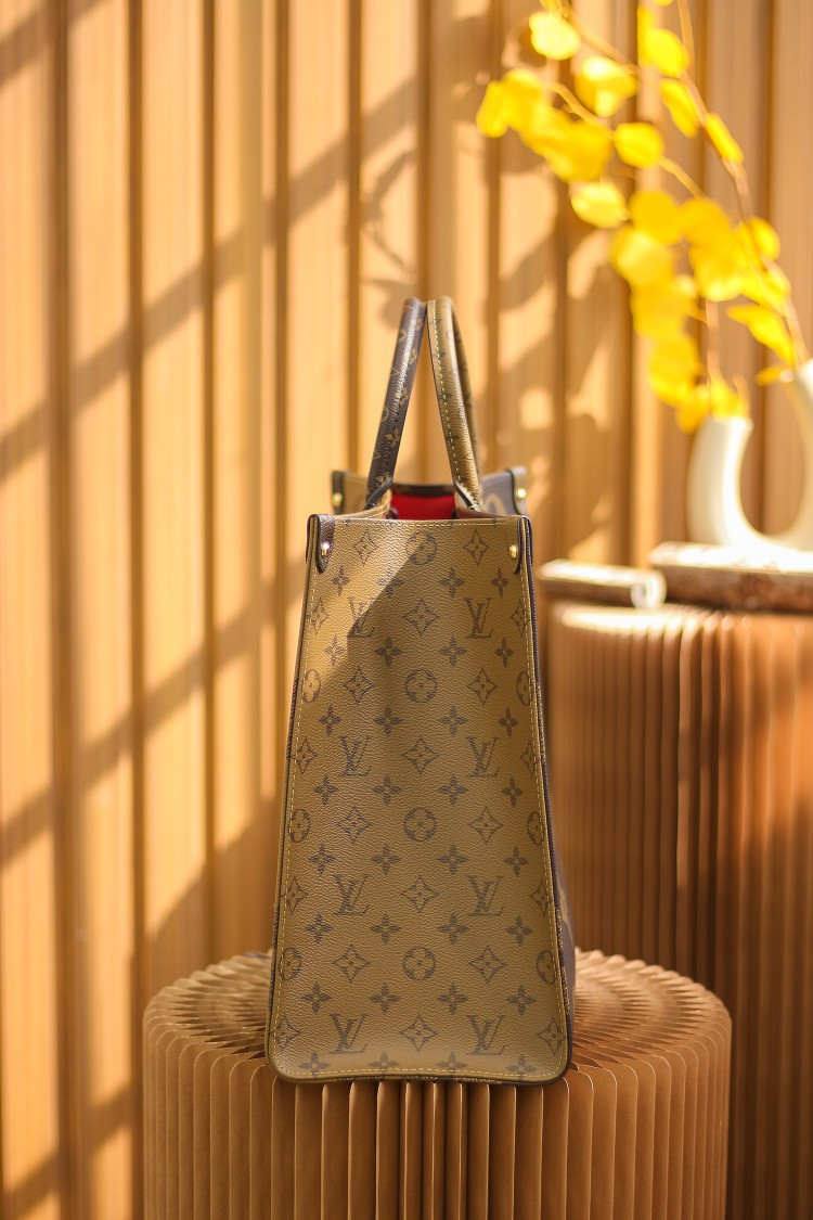 Ellebag’s 1:1 Replica of the Louis Vuitton OnTheGo Tote M44576: Precision and Craftsmanship in Every Detail （M44576 M45321 M45039 M45320）(2025 Mar Updated)-Dyqani në internet i çantave të rreme Louis Vuitton me cilësi më të mirë, çanta modeli kopje ru