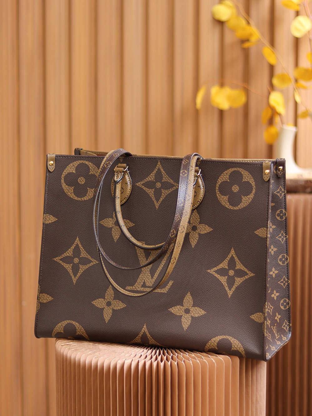 Ellebag’s 1:1 Replica of the Louis Vuitton OnTheGo Tote M44576: Precision and Craftsmanship in Every Detail （M44576 M45321 M45039 M45320）(2025 Mar Updated)-Bästa kvalitet Fake Louis Vuitton Bag Online Store, Replica designer bag ru