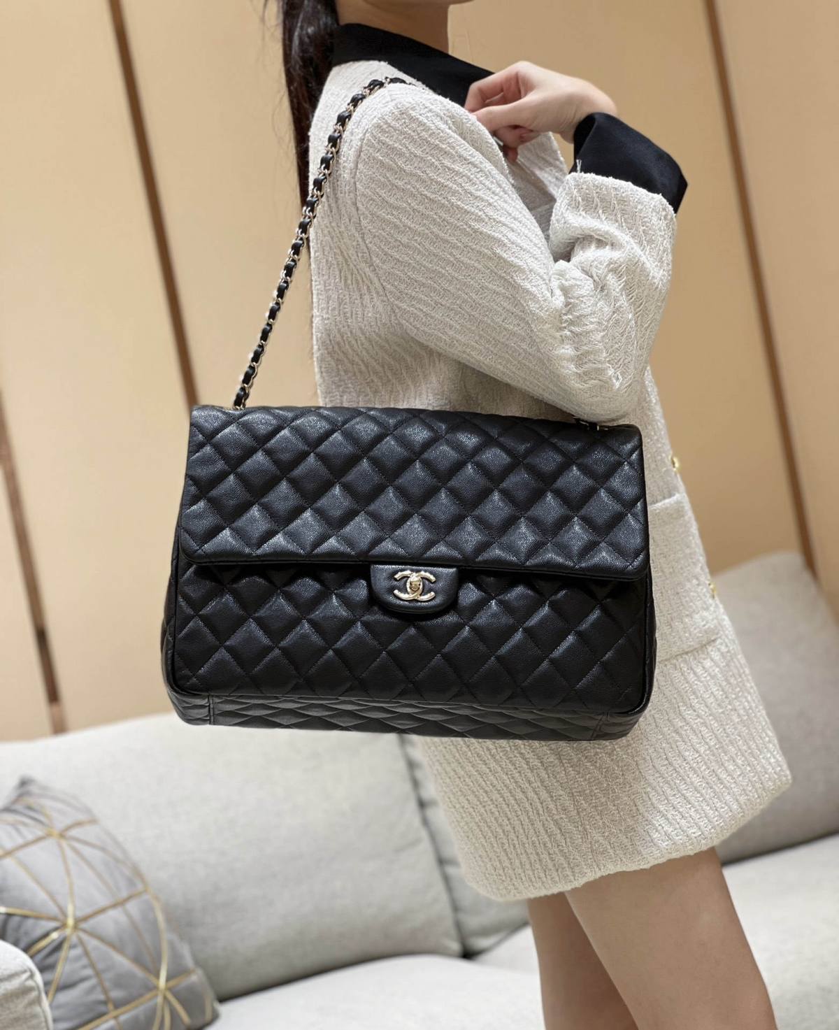 Exploring the Craftsmanship of Ellebag’s Top-Grade Replica: AS4661 Handbag in Black Caviar Leather with Champagne Gold Hardware(2025 Mar Updated)-Negozio in linea della borsa falsa di Louis Vuitton di migliore qualità, borsa del progettista della replica ru