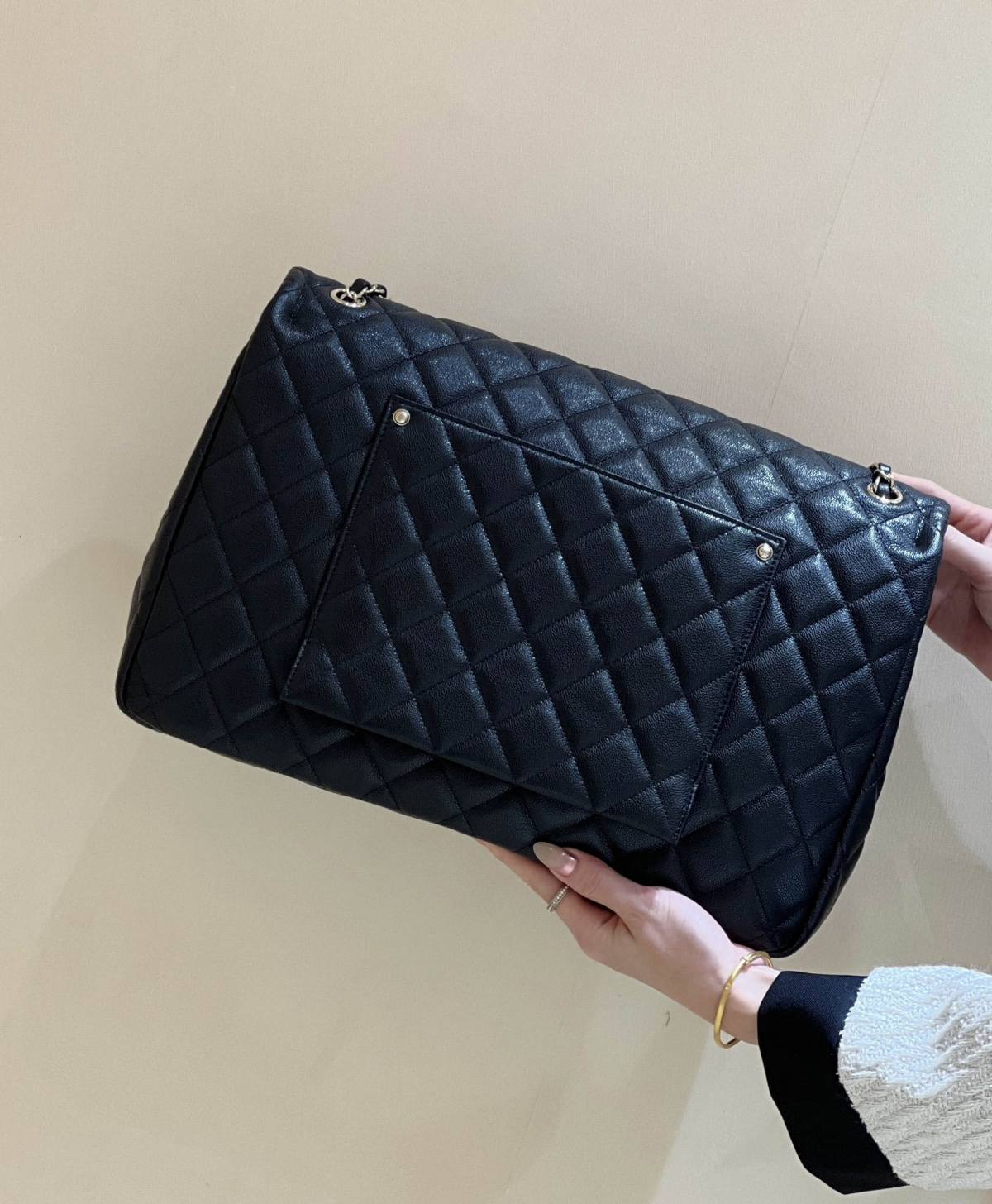 Exploring the Craftsmanship of Ellebag’s Top-Grade Replica: AS4661 Handbag in Black Caviar Leather with Champagne Gold Hardware(2025 Mar Updated)-Negozio in linea della borsa falsa di Louis Vuitton di migliore qualità, borsa del progettista della replica ru