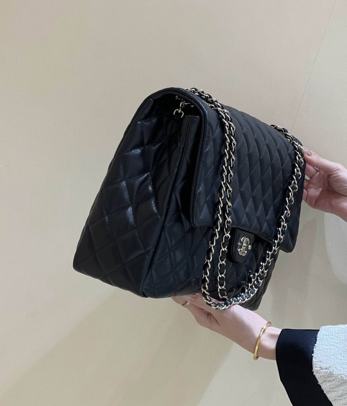 Exploring the Craftsmanship of Ellebag’s Top-Grade Replica: AS4661 Handbag in Black Caviar Leather with Champagne Gold Hardware(2025 Mar Updated)-Negozio in linea della borsa falsa di Louis Vuitton di migliore qualità, borsa del progettista della replica ru