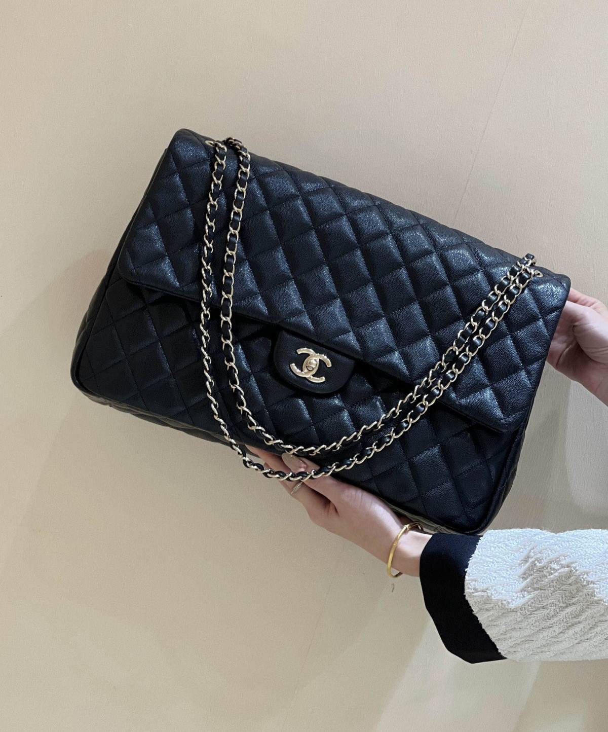 Exploring the Craftsmanship of Ellebag’s Top-Grade Replica: AS4661 Handbag in Black Caviar Leather with Champagne Gold Hardware(2025 Mar Updated)-Negozio in linea della borsa falsa di Louis Vuitton di migliore qualità, borsa del progettista della replica ru