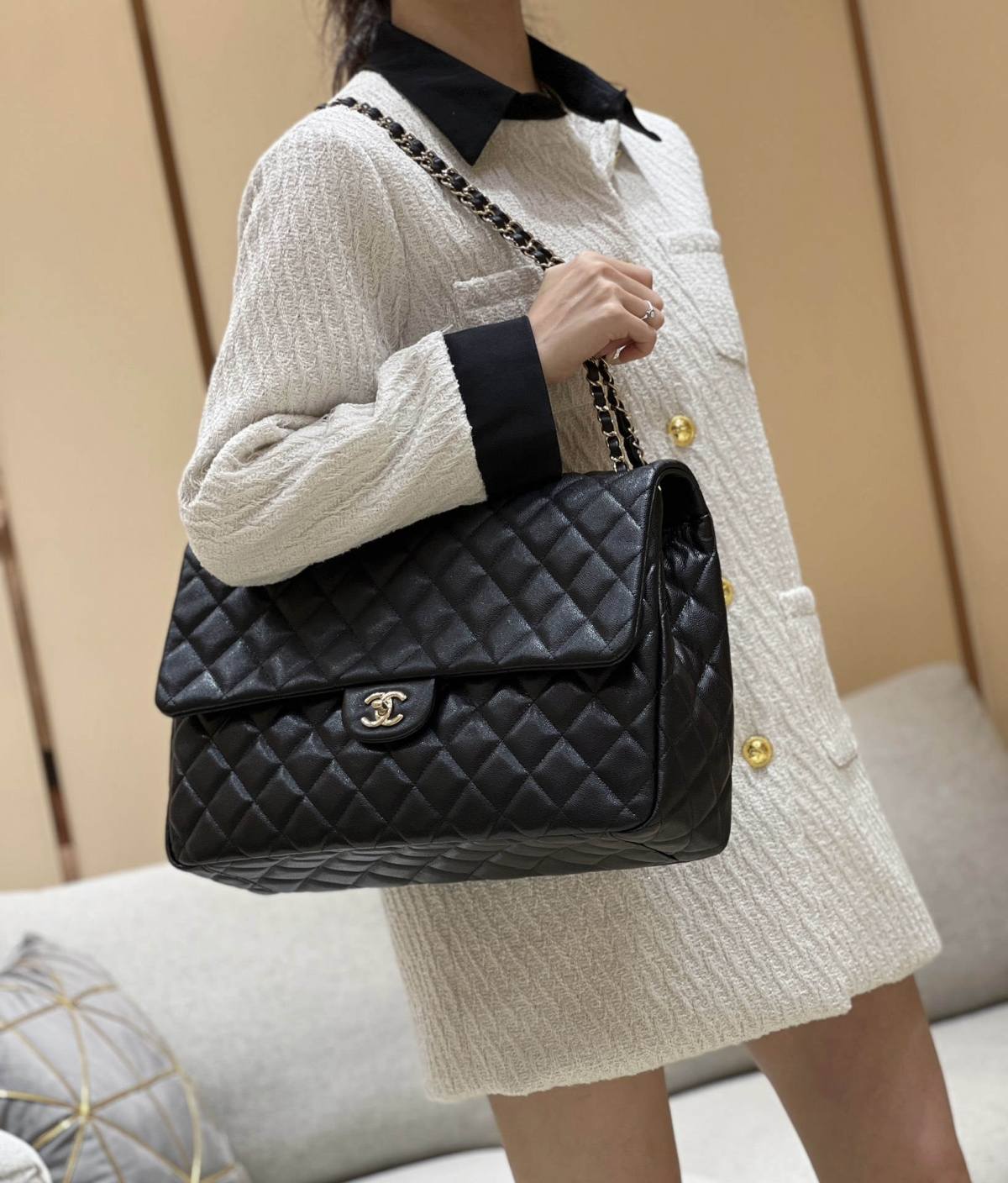 Exploring the Craftsmanship of Ellebag’s Top-Grade Replica: AS4661 Handbag in Black Caviar Leather with Champagne Gold Hardware(2025 Mar Updated)-Negozio in linea della borsa falsa di Louis Vuitton di migliore qualità, borsa del progettista della replica ru