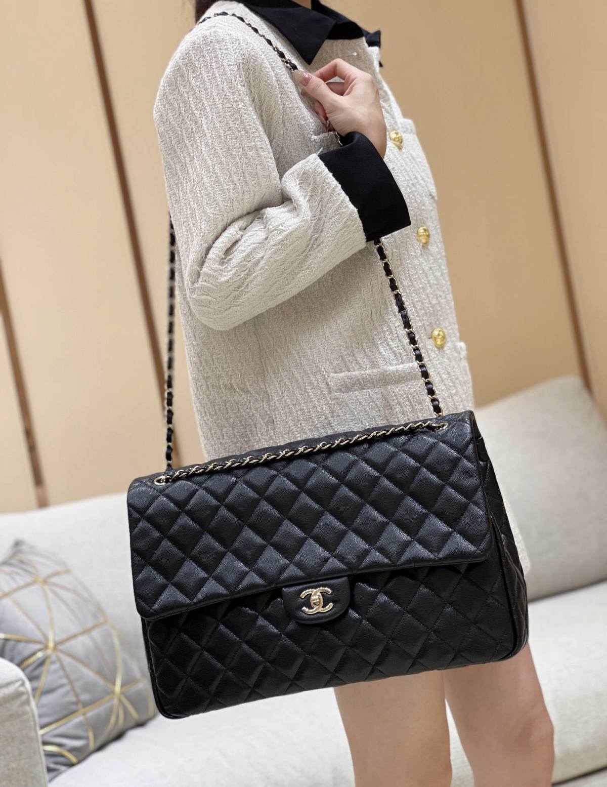 Exploring the Craftsmanship of Ellebag’s Top-Grade Replica: AS4661 Handbag in Black Caviar Leather with Champagne Gold Hardware(2025 Mar Updated)-Negozio in linea della borsa falsa di Louis Vuitton di migliore qualità, borsa del progettista della replica ru