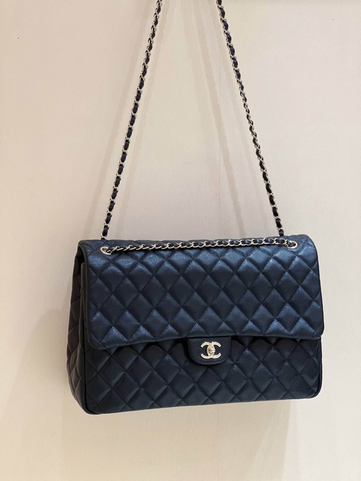 Exploring the Craftsmanship of Ellebag’s Top-Grade Replica: AS4661 Handbag in Black Caviar Leather with Champagne Gold Hardware(2025 Mar Updated)-Botiga en línia de bosses falses de Louis Vuitton de millor qualitat, rèplica de bosses de disseny ru