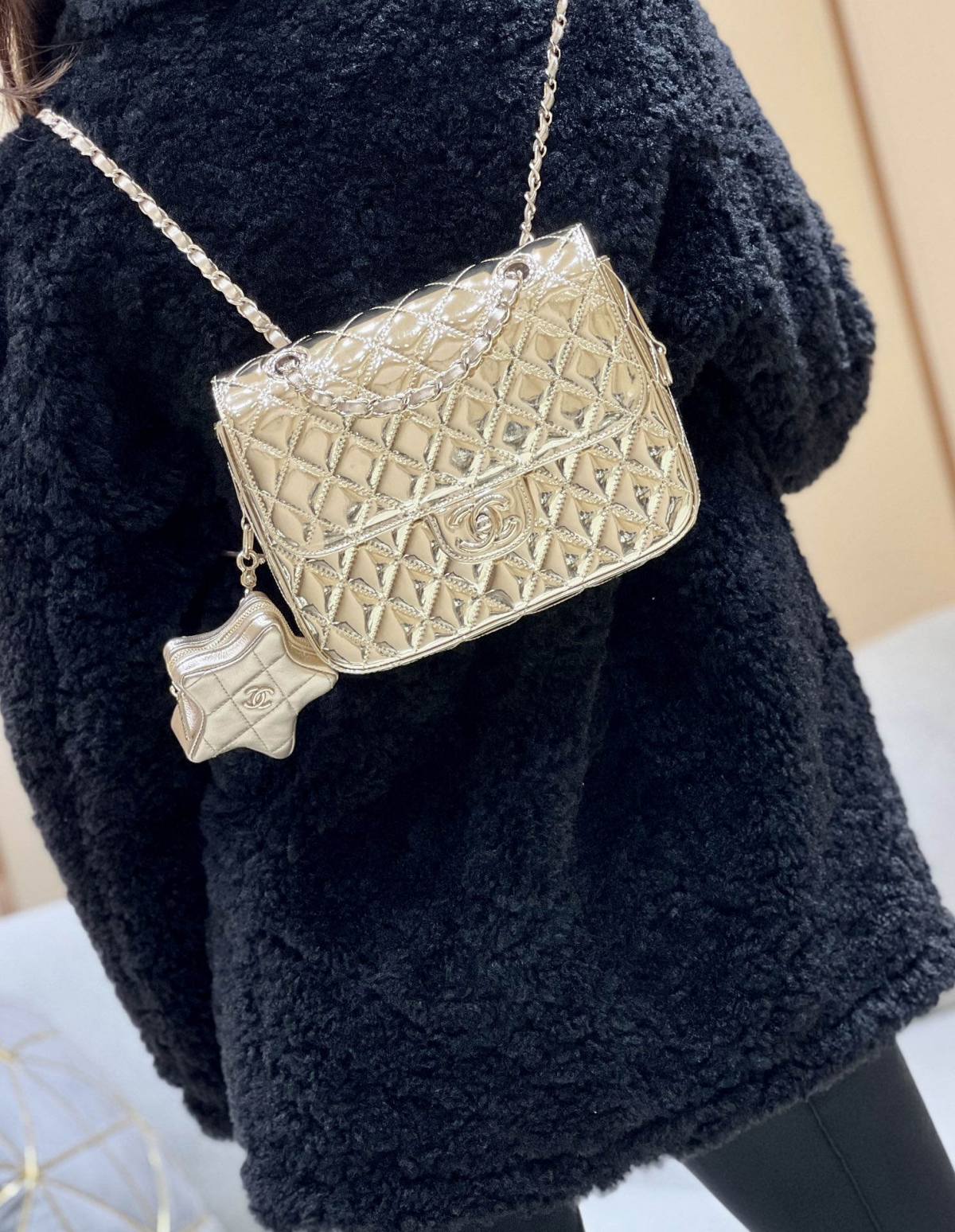 Exploring the Craftsmanship of Ellebag’s Top-Grade Replica: Backpack & Star Coin Purse in Champagne Lambskin with Gold Hardware(2025 Mar Updated)-Legjobb minőségű hamis Louis Vuitton táska online áruház, replika designer táska ru