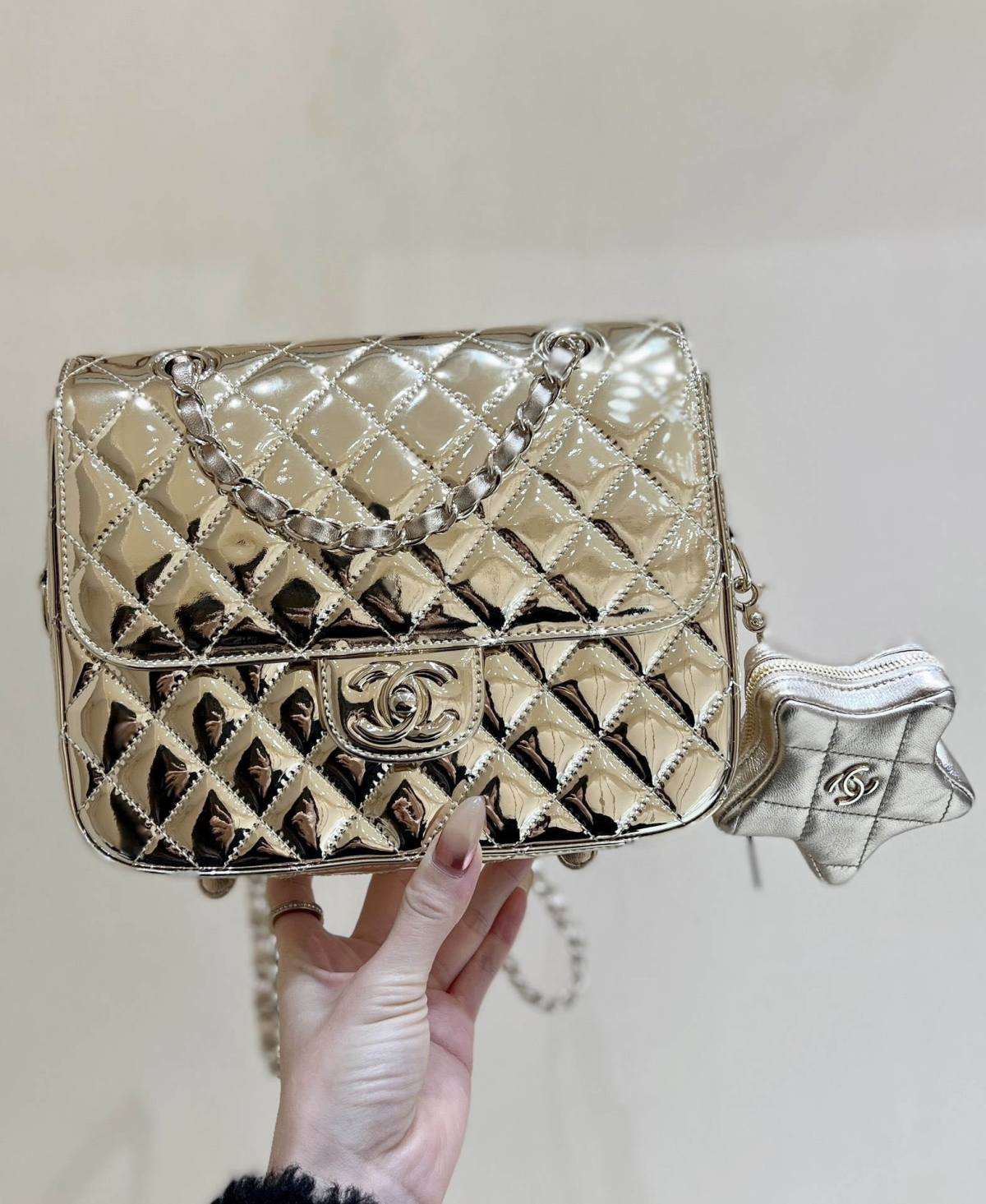 Exploring the Craftsmanship of Ellebag’s Top-Grade Replica: Backpack & Star Coin Purse in Champagne Lambskin with Gold Hardware(2025 Mar Updated)-Legjobb minőségű hamis Louis Vuitton táska online áruház, replika designer táska ru