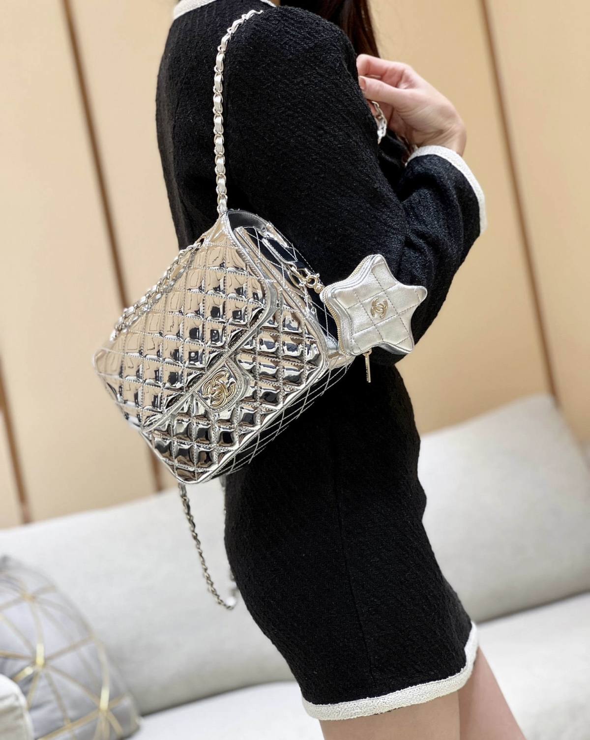 Exploring the Craftsmanship of Ellebag’s Top-Grade Replica: Backpack & Star Coin Purse in Silver Lambskin with Champagne Gold Hardware(2025 Mar Updated)-Լավագույն որակի կեղծ Louis Vuitton պայուսակների առցանց խանութ, Replica դիզայներական պայուսակ ru