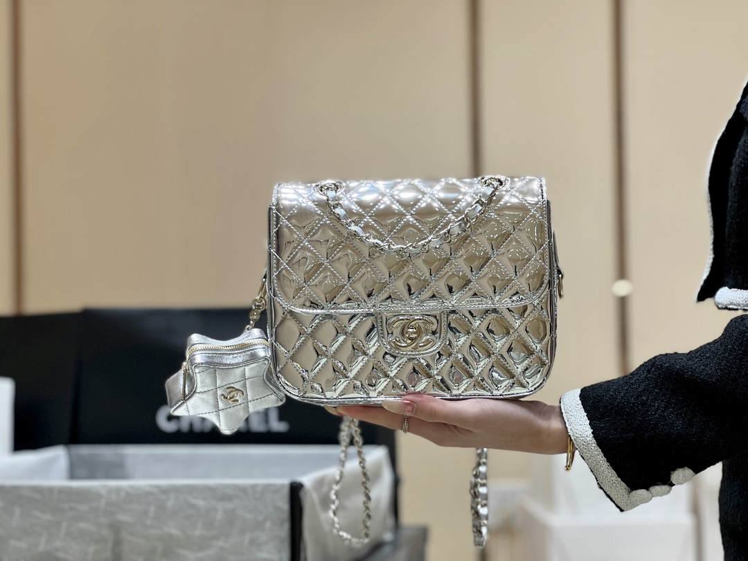 Exploring the Craftsmanship of Ellebag’s Top-Grade Replica: Backpack & Star Coin Purse in Silver Lambskin with Champagne Gold Hardware(2025 Mar Updated)-Լավագույն որակի կեղծ Louis Vuitton պայուսակների առցանց խանութ, Replica դիզայներական պայուսակ ru