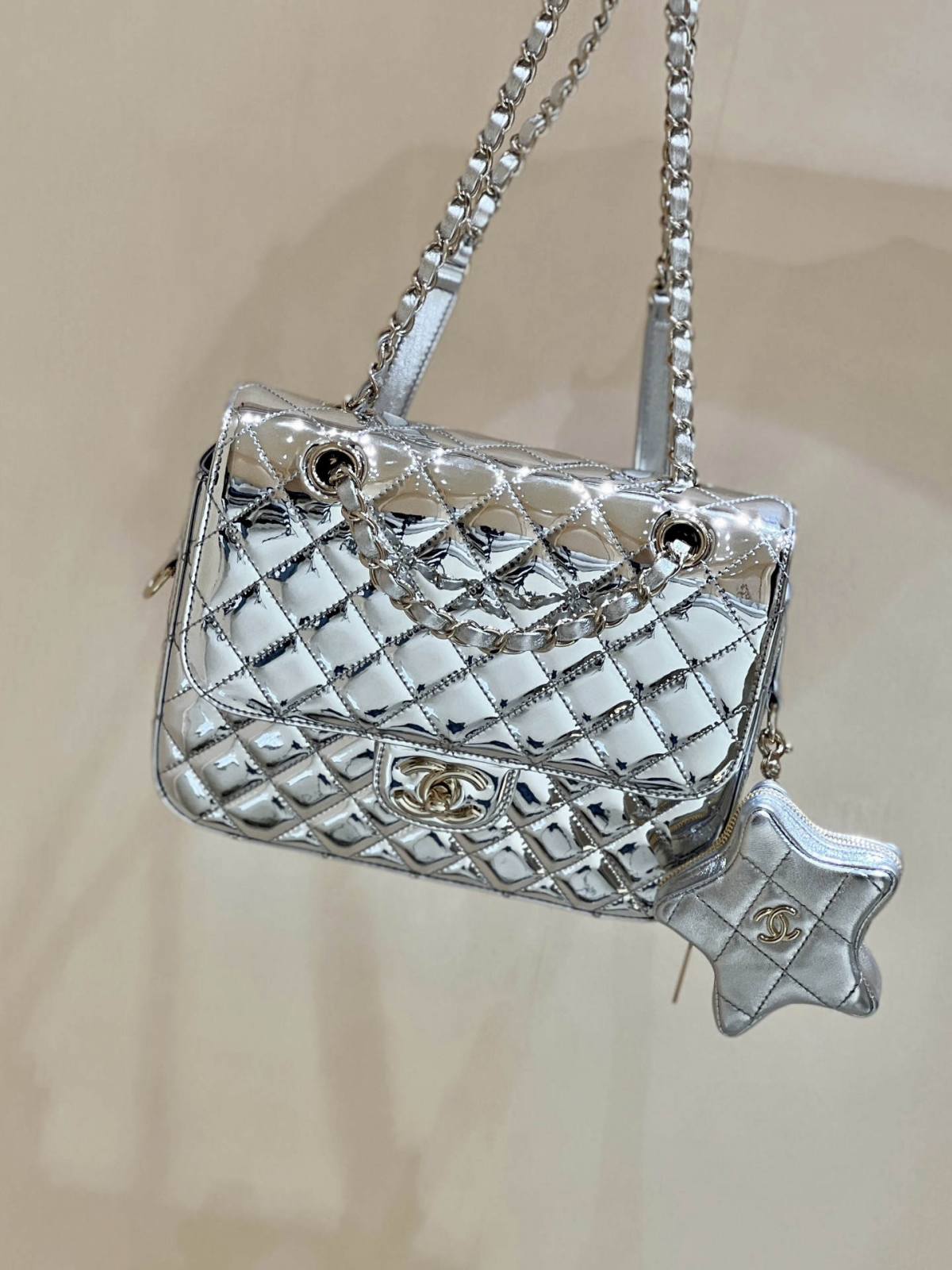 Exploring the Craftsmanship of Ellebag’s Top-Grade Replica: Backpack & Star Coin Purse in Silver Lambskin with Champagne Gold Hardware(2025 Mar Updated)-Magazin online de geanți Louis Vuitton fals de cea mai bună calitate, geantă de designer replica ru