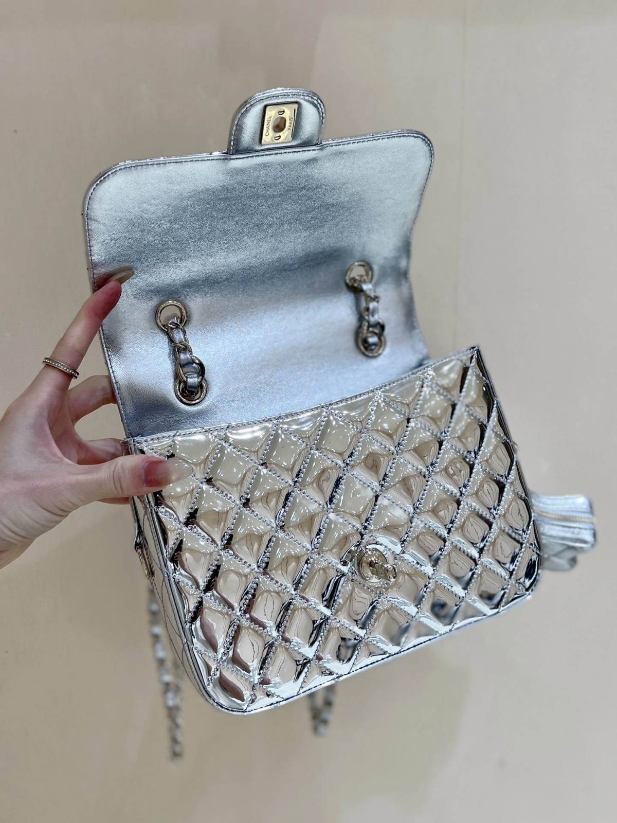 Exploring the Craftsmanship of Ellebag’s Top-Grade Replica: Backpack & Star Coin Purse in Silver Lambskin with Champagne Gold Hardware(2025 Mar Updated)-Լավագույն որակի կեղծ Louis Vuitton պայուսակների առցանց խանութ, Replica դիզայներական պայուսակ ru