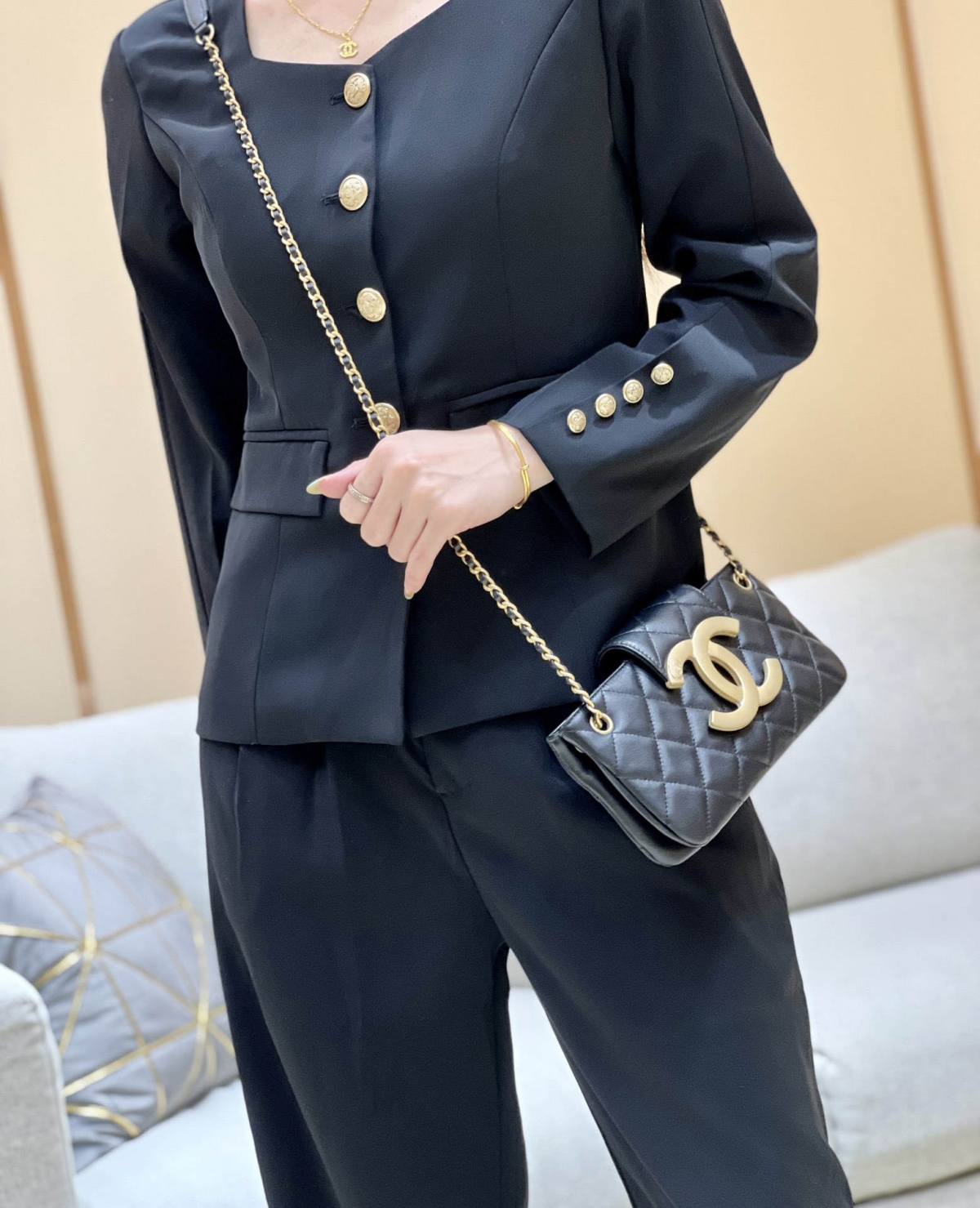 Exploring the Craftsmanship of Ellebag’s Top-Grade Replica: Baguette Bag in Black Lambskin with Gold Hardware(2025 Mar Updated)-Tayada ugu Fiican ee Louis Vuitton Boorsada Online Store, Bac naqshadeeye nuqul ah