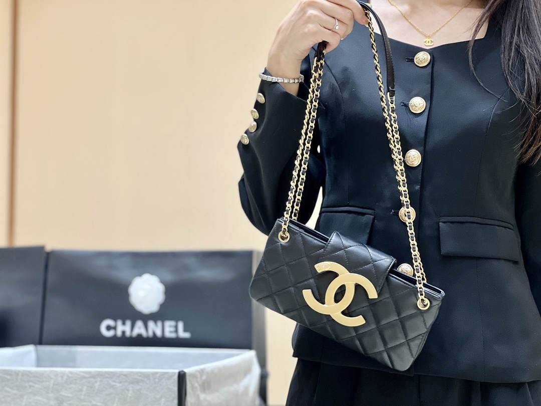 Exploring the Craftsmanship of Ellebag’s Top-Grade Replica: Baguette Bag in Black Lambskin with Gold Hardware(2025 Mar Updated)-Meilleure qualité de faux sac Louis Vuitton en ligne, réplique de sac de créateur ru