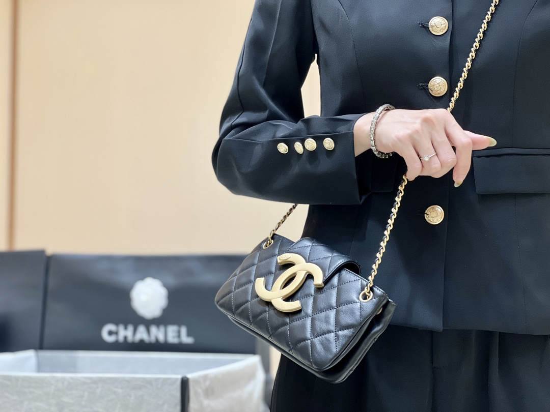 Exploring the Craftsmanship of Ellebag’s Top-Grade Replica: Baguette Bag in Black Lambskin with Gold Hardware(2025 Mar Updated)-Meilleure qualité de faux sac Louis Vuitton en ligne, réplique de sac de créateur ru