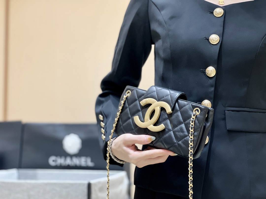 Exploring the Craftsmanship of Ellebag’s Top-Grade Replica: Baguette Bag in Black Lambskin with Gold Hardware(2025 Mar Updated)-Meilleure qualité de faux sac Louis Vuitton en ligne, réplique de sac de créateur ru