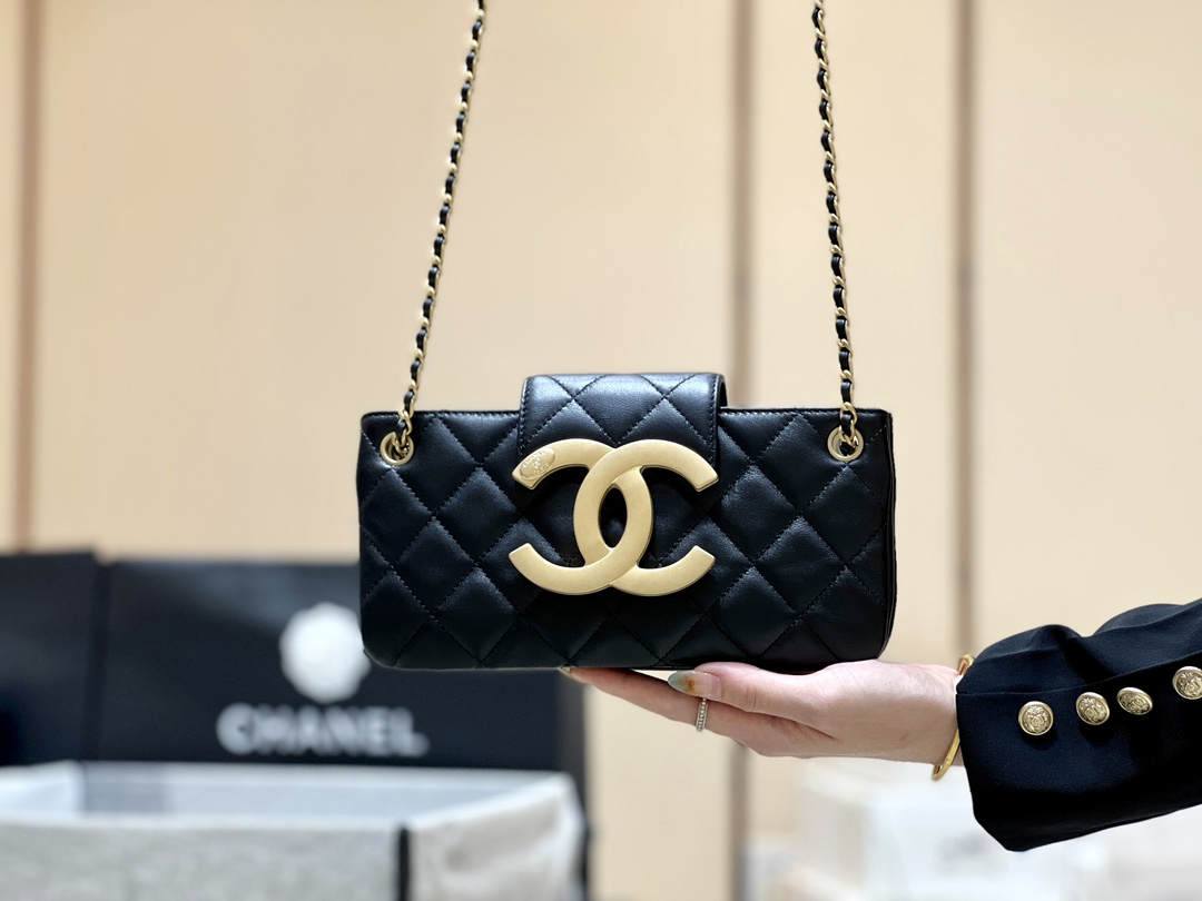 Exploring the Craftsmanship of Ellebag’s Top-Grade Replica: Baguette Bag in Black Lambskin with Gold Hardware(2025 Mar Updated)-Best Quality Replica designer Bag factory in China