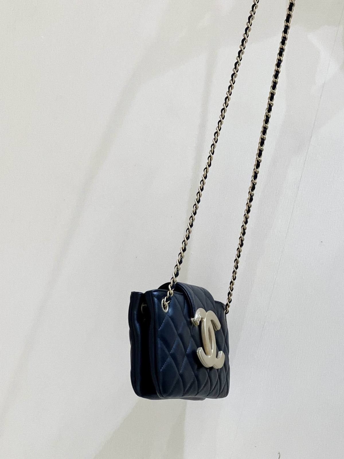 Exploring the Craftsmanship of Ellebag’s Top-Grade Replica: Baguette Bag in Black Lambskin with Gold Hardware(2025 Mar Updated)-Meilleure qualité de faux sac Louis Vuitton en ligne, réplique de sac de créateur ru