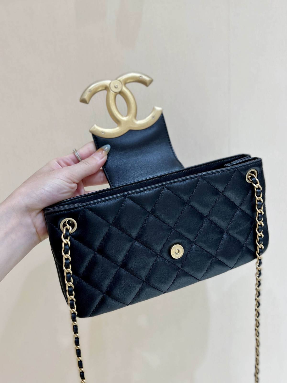 Exploring the Craftsmanship of Ellebag’s Top-Grade Replica: Baguette Bag in Black Lambskin with Gold Hardware(2025 Mar Updated)-Meilleure qualité de faux sac Louis Vuitton en ligne, réplique de sac de créateur ru