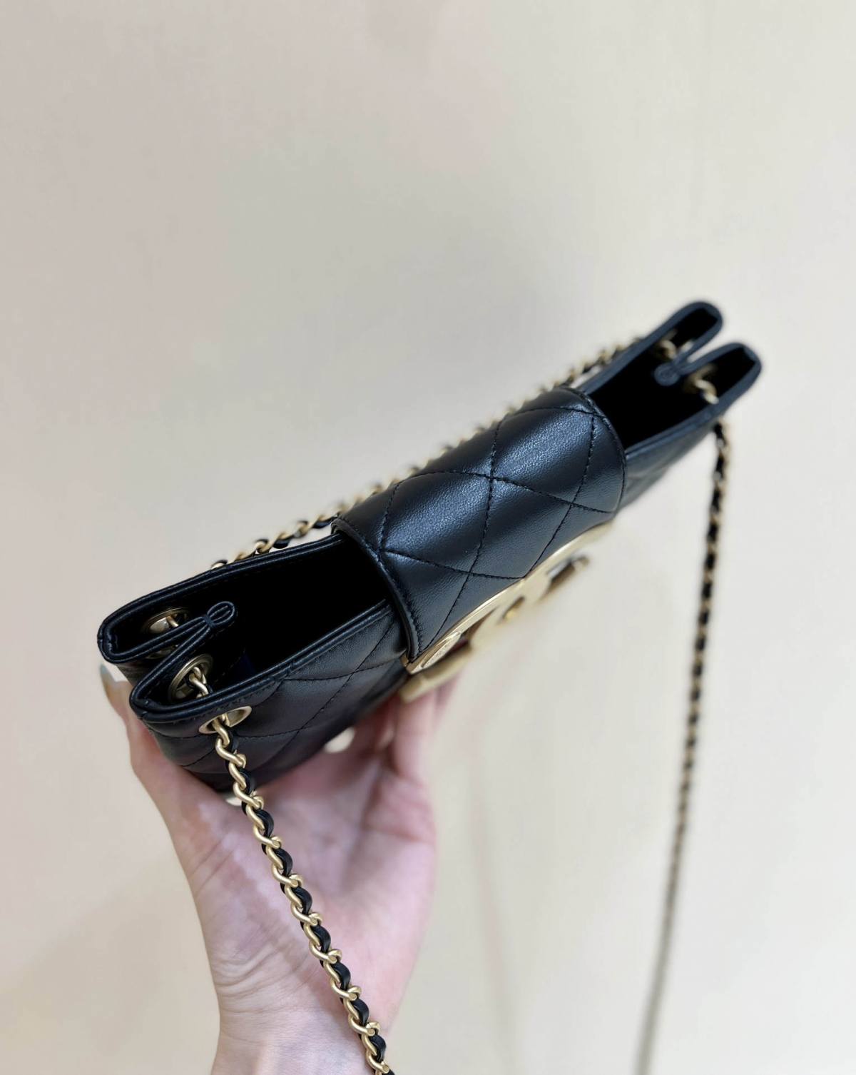 Exploring the Craftsmanship of Ellebag’s Top-Grade Replica: Baguette Bag in Black Lambskin with Gold Hardware(2025 Mar Updated)-Meilleure qualité de faux sac Louis Vuitton en ligne, réplique de sac de créateur ru