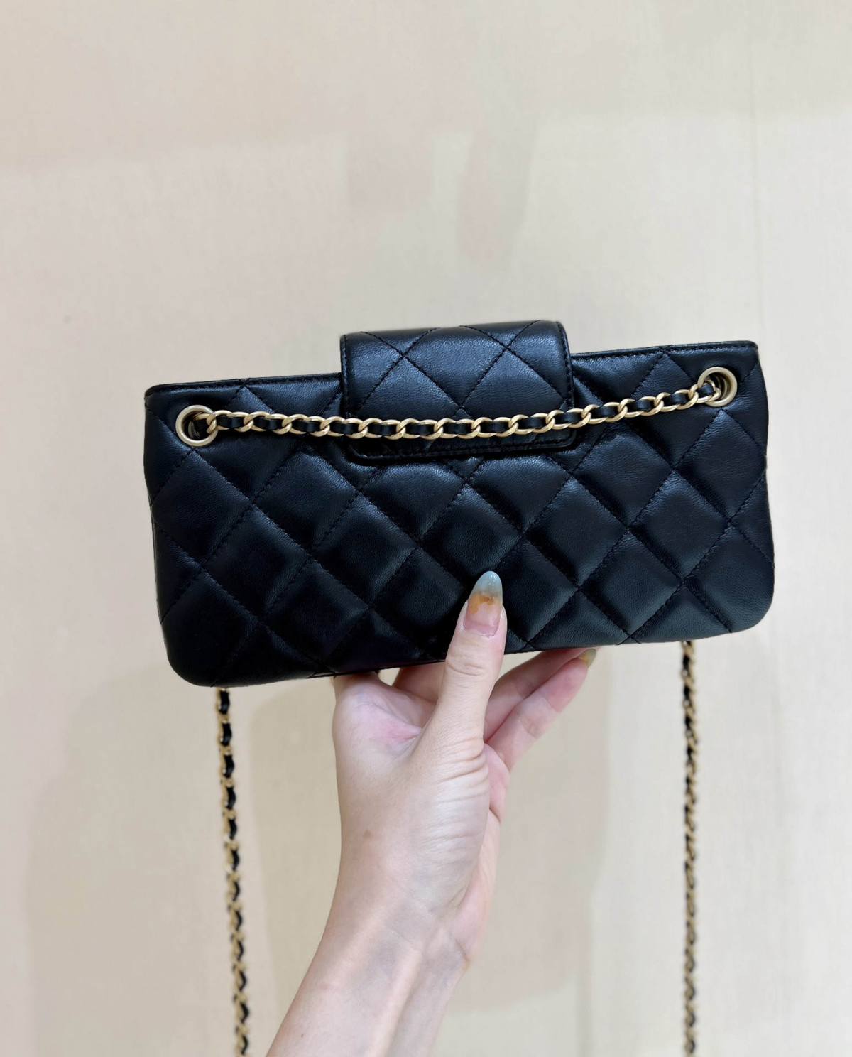 Exploring the Craftsmanship of Ellebag’s Top-Grade Replica: Baguette Bag in Black Lambskin with Gold Hardware(2025 Mar Updated)-ఉత్తమ నాణ్యత నకిలీ లూయిస్ విట్టన్ బ్యాగ్ ఆన్‌లైన్ స్టోర్, రెప్లికా డిజైనర్ బ్యాగ్ రు