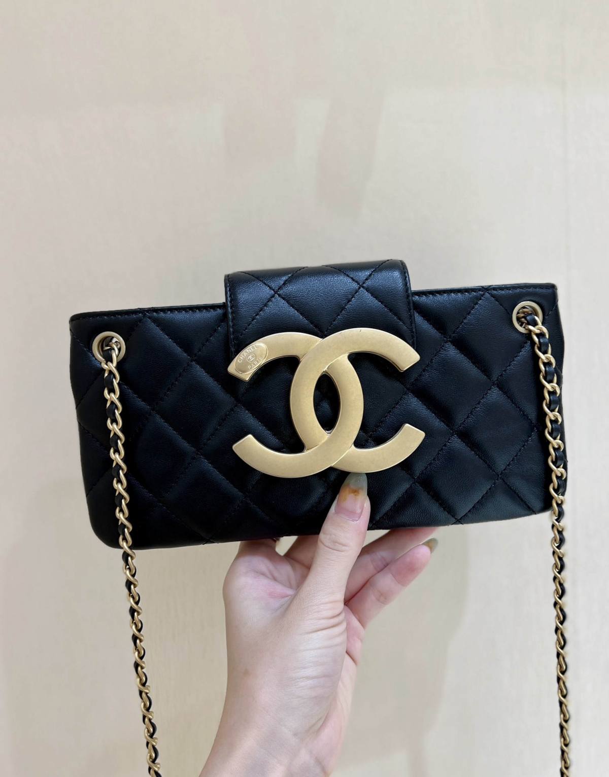 Exploring the Craftsmanship of Ellebag’s Top-Grade Replica: Baguette Bag in Black Lambskin with Gold Hardware(2025 Mar Updated)-Labing Maayo nga Kalidad nga Peke nga Louis Vuitton Bag Online Store, Replica designer bag ru