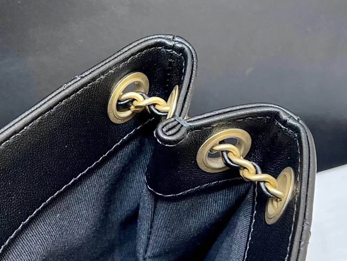 Exploring the Craftsmanship of Ellebag’s Top-Grade Replica: Baguette Bag in Black Lambskin with Gold Hardware(2025 Mar Updated)-Meilleure qualité de faux sac Louis Vuitton en ligne, réplique de sac de créateur ru