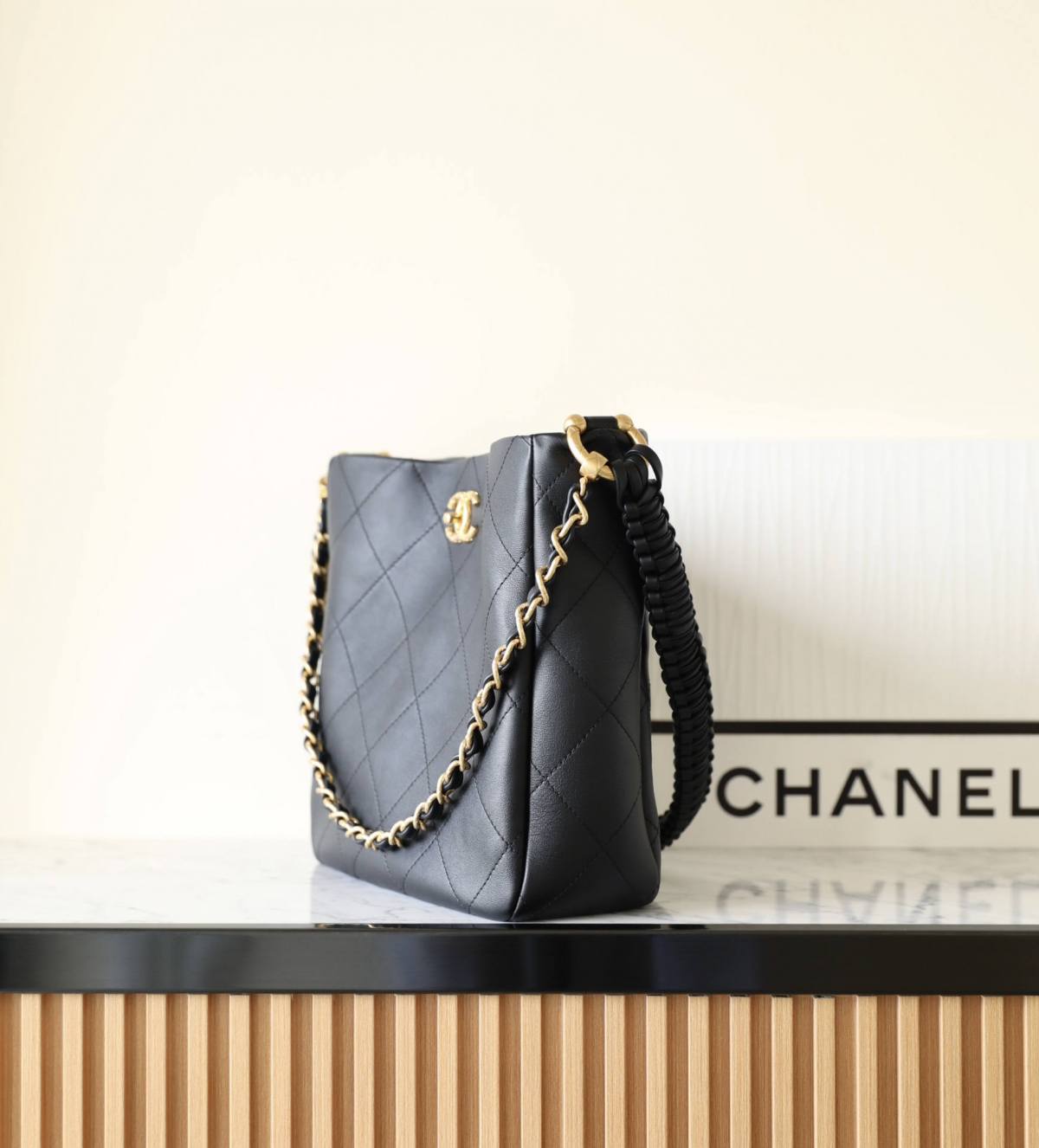 Ellebag’s 1:1 Replica of the Chanel 23A Handcrafted Hobo Bag: A Celebration of Retro Craftsmanship and Luxury(2025 May Updated)-Bästa kvalitet Fake Louis Vuitton Bag Online Store, Replica designer bag ru