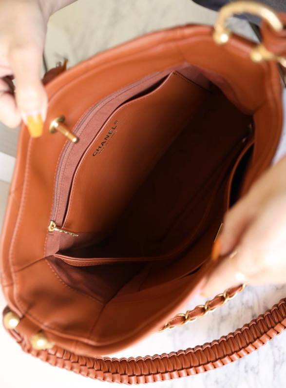 Ellebag’s 1:1 Replica of the Chanel 23A Handcrafted Hobo Bag: A Retro Masterpiece of Artisanal Craftsmanship(2025 May Updated)-Paras laatu väärennetty Louis Vuitton laukku verkkokauppa, replika suunnittelija laukku ru