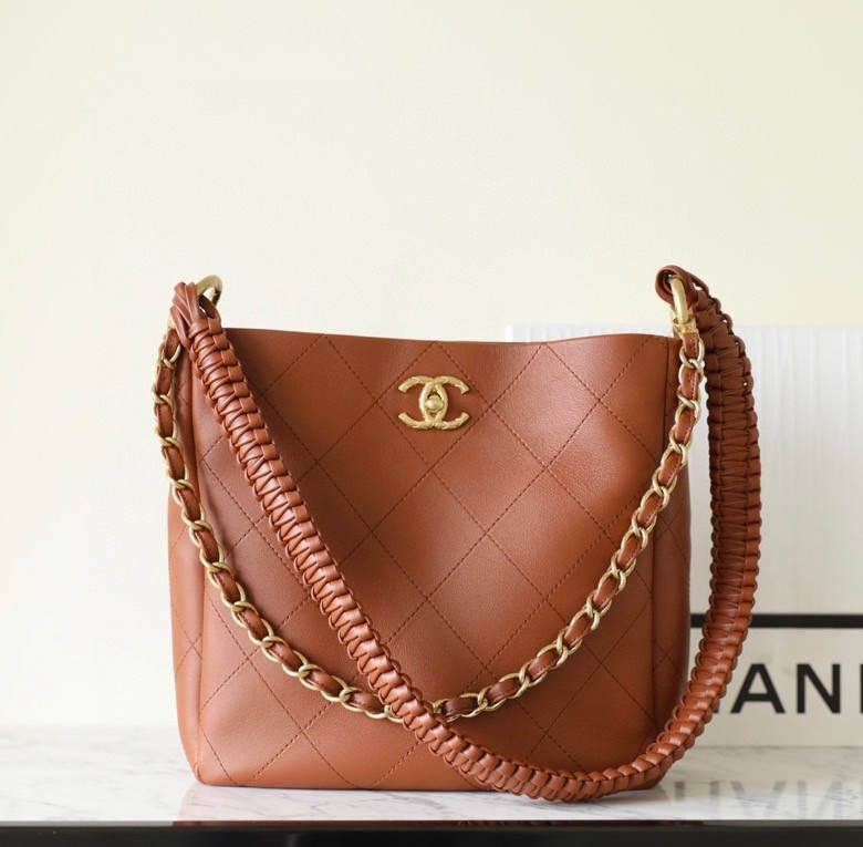 Ellebag’s 1:1 Replica of the Chanel 23A Handcrafted Hobo Bag: A Retro Masterpiece of Artisanal Craftsmanship(2025 May Updated)-Paras laatu väärennetty Louis Vuitton laukku verkkokauppa, replika suunnittelija laukku ru