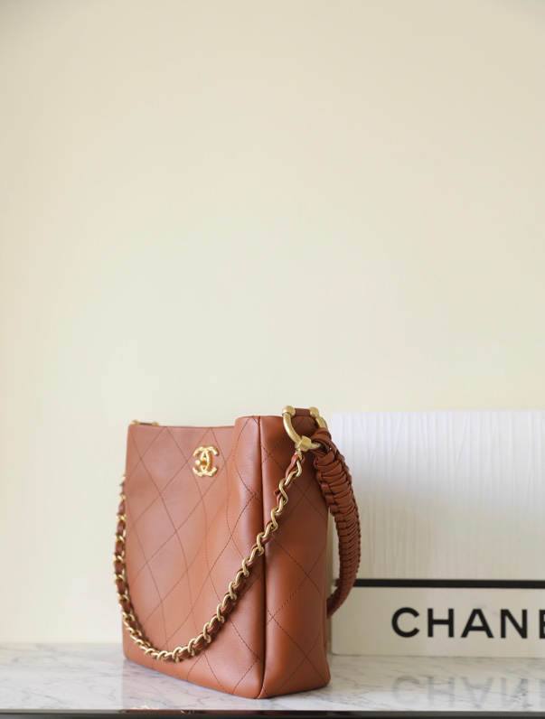 Ellebag’s 1:1 Replica of the Chanel 23A Handcrafted Hobo Bag: A Retro Masterpiece of Artisanal Craftsmanship(2025 May Updated)-Paras laatu väärennetty Louis Vuitton laukku verkkokauppa, replika suunnittelija laukku ru