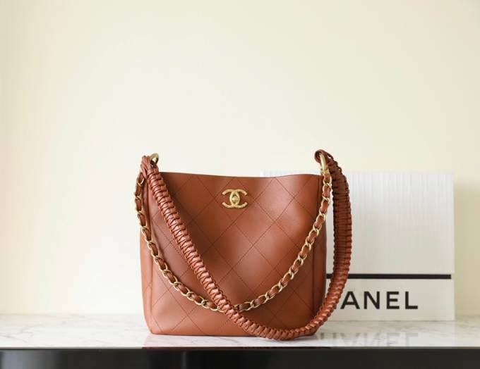 Ellebag’s 1:1 Replica of the Chanel 23A Handcrafted Hobo Bag: A Retro Masterpiece of Artisanal Craftsmanship(2025 May Updated)-Paras laatu väärennetty Louis Vuitton laukku verkkokauppa, replika suunnittelija laukku ru