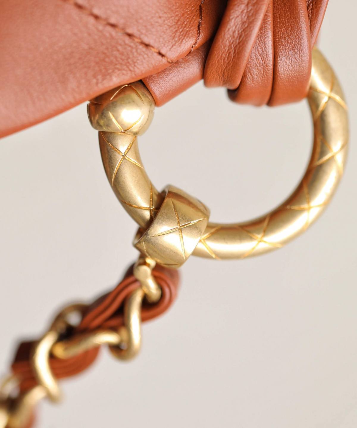 Ellebag’s 1:1 Replica of the Chanel 23A Handcrafted Hobo Bag: A Retro Masterpiece of Artisanal Craftsmanship(2025 May Updated)-Paras laatu väärennetty Louis Vuitton laukku verkkokauppa, replika suunnittelija laukku ru
