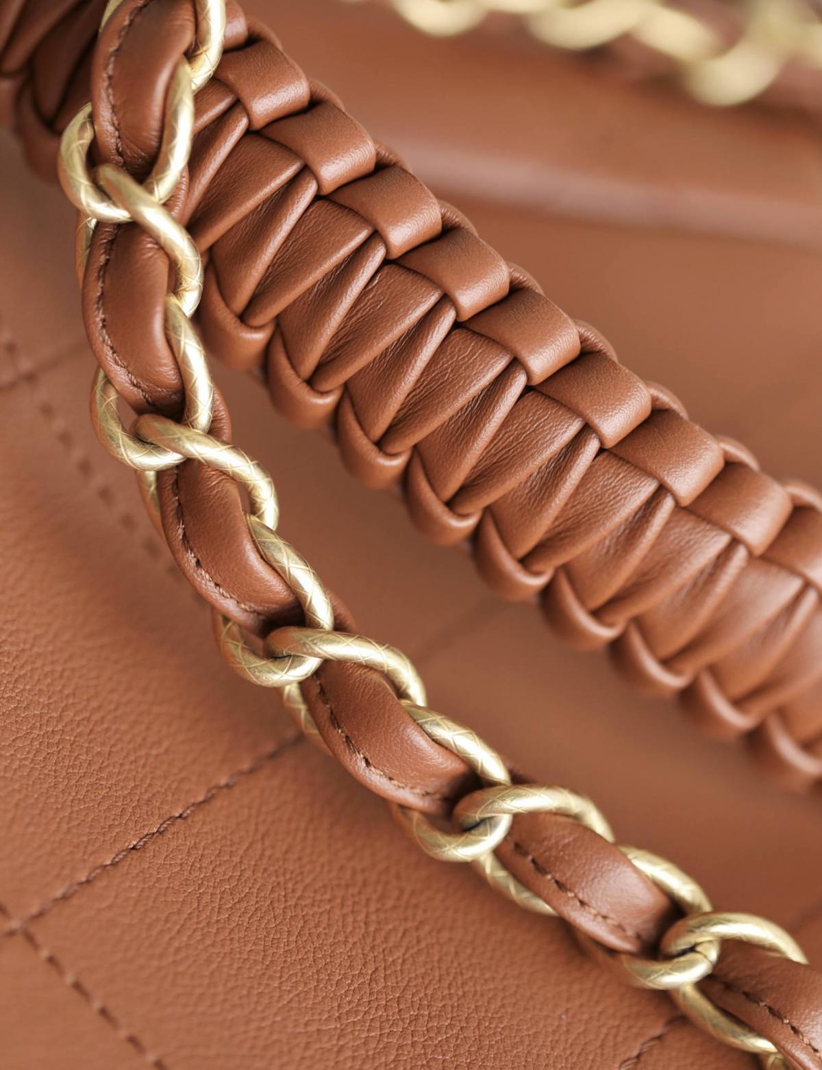 Ellebag’s 1:1 Replica of the Chanel 23A Handcrafted Hobo Bag: A Retro Masterpiece of Artisanal Craftsmanship(2025 May Updated)-Paras laatu väärennetty Louis Vuitton laukku verkkokauppa, replika suunnittelija laukku ru