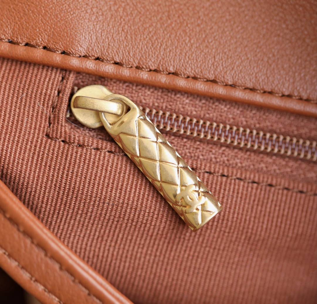 Ellebag’s 1:1 Replica of the Chanel 23A Handcrafted Hobo Bag: A Retro Masterpiece of Artisanal Craftsmanship(2025 May Updated)-Paras laatu väärennetty Louis Vuitton laukku verkkokauppa, replika suunnittelija laukku ru