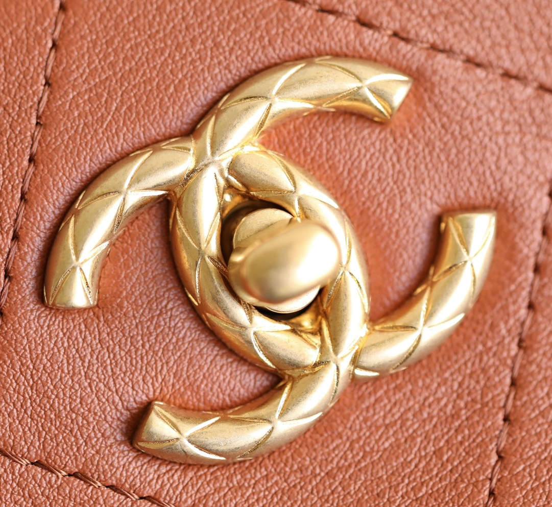 Ellebag’s 1:1 Replica of the Chanel 23A Handcrafted Hobo Bag: A Retro Masterpiece of Artisanal Craftsmanship(2025 May Updated)-Paras laatu väärennetty Louis Vuitton laukku verkkokauppa, replika suunnittelija laukku ru