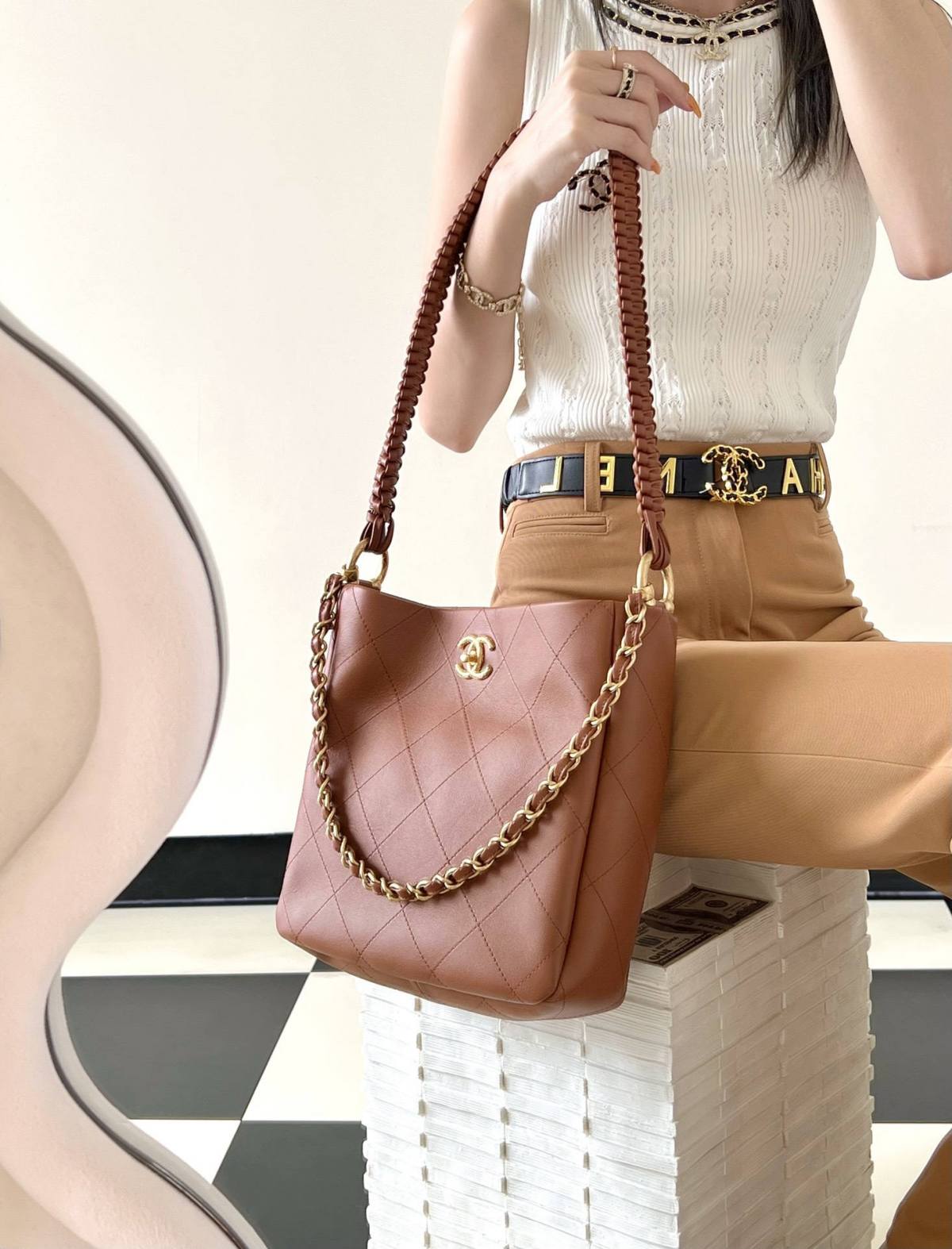 Ellebag’s 1:1 Replica of the Chanel 23A Handcrafted Hobo Bag: A Retro Masterpiece of Artisanal Craftsmanship(2025 May Updated)-Paras laatu väärennetty Louis Vuitton laukku verkkokauppa, replika suunnittelija laukku ru