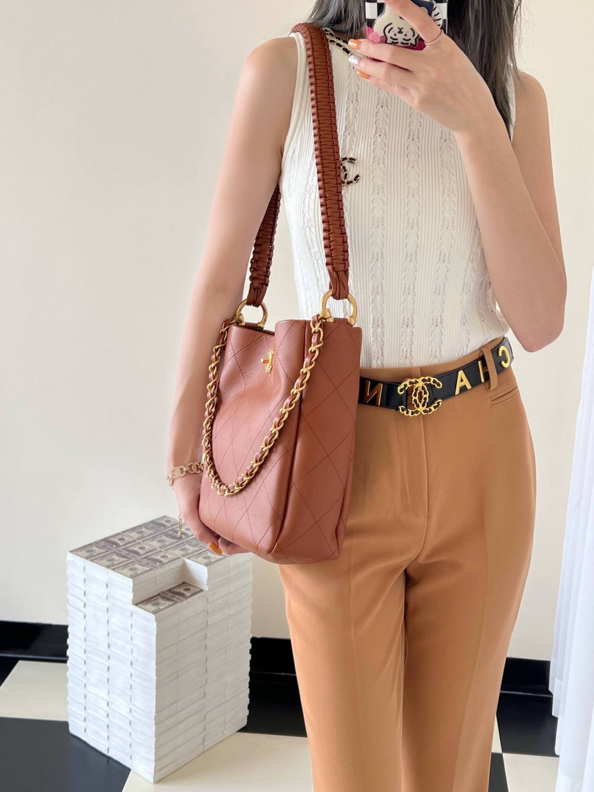 Ellebag’s 1:1 Replica of the Chanel 23A Handcrafted Hobo Bag: A Retro Masterpiece of Artisanal Craftsmanship(2025 May Updated)-Paras laatu väärennetty Louis Vuitton laukku verkkokauppa, replika suunnittelija laukku ru