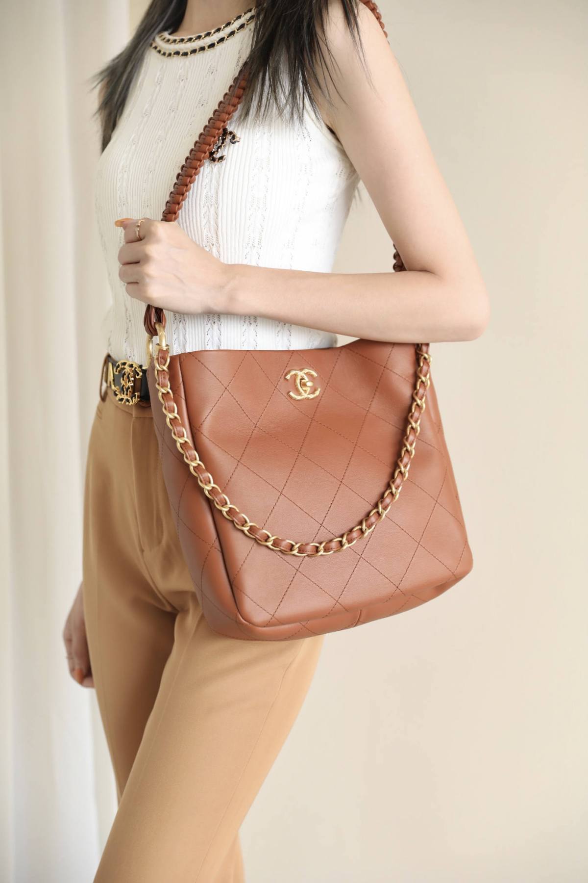Ellebag’s 1:1 Replica of the Chanel 23A Handcrafted Hobo Bag: A Retro Masterpiece of Artisanal Craftsmanship(2025 May Updated)-Paras laatu väärennetty Louis Vuitton laukku verkkokauppa, replika suunnittelija laukku ru