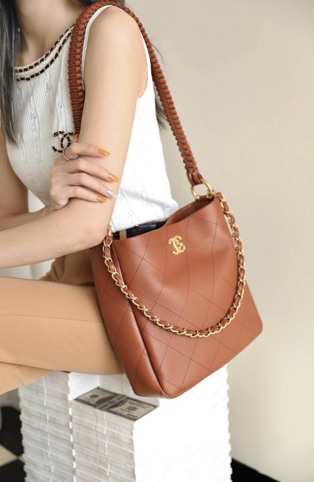 Ellebag’s 1:1 Replica of the Chanel 23A Handcrafted Hobo Bag: A Retro Masterpiece of Artisanal Craftsmanship(2025 May Updated)-Paras laatu väärennetty Louis Vuitton laukku verkkokauppa, replika suunnittelija laukku ru