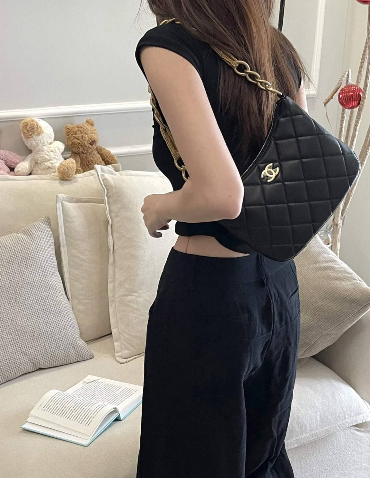 Ellebag’s 1:1 Replica of the Chanel 23A Hobo Bag: A Timeless Fusion of Retro Elegance and Modern Craftsmanship(2025 May Updated)-Paras laatu väärennetty Louis Vuitton laukku verkkokauppa, replika suunnittelija laukku ru