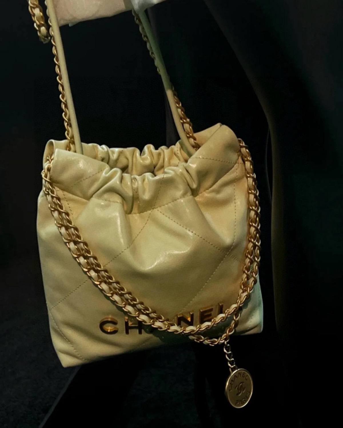 Ellebag’s 1:1 Replica of the Chanel 23S 22Mini Bag in “Chick Yellow”: A Masterpiece of Playful Elegance(2025 May Updated)-Best Quality adịgboroja Louis vuitton akpa Online Store, oyiri mmebe akpa ru