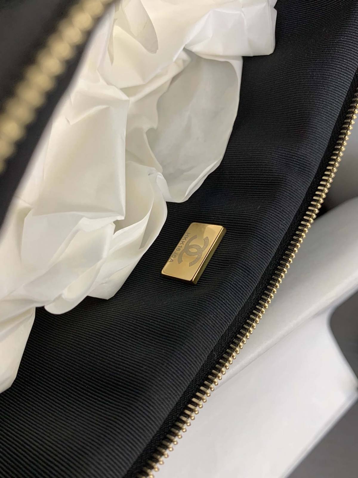 Ellebag’s 1:1 Replica of the Chanel 24P Dumpling Hobo Bag: Effortless Luxury and Durability(Updated June 2025)-Լավագույն որակի կեղծ Louis Vuitton պայուսակների առցանց խանութ, Replica դիզայներական պայուսակ ru