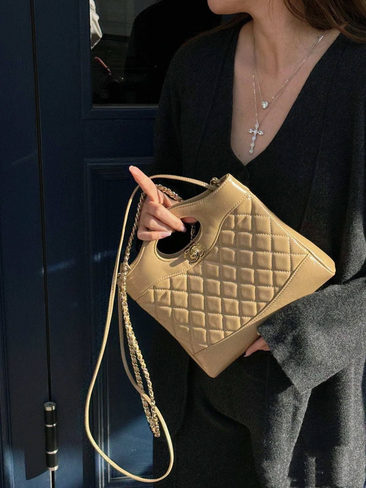 Ellebag’s 1:1 Replica of the Chanel 31 Mini Bag: A Masterpiece of Timeless Elegance and Modern Chic(2025 June Updated )-Best Quality Fake Louis Vuitton Bag Online Store, Replica designer bag ru