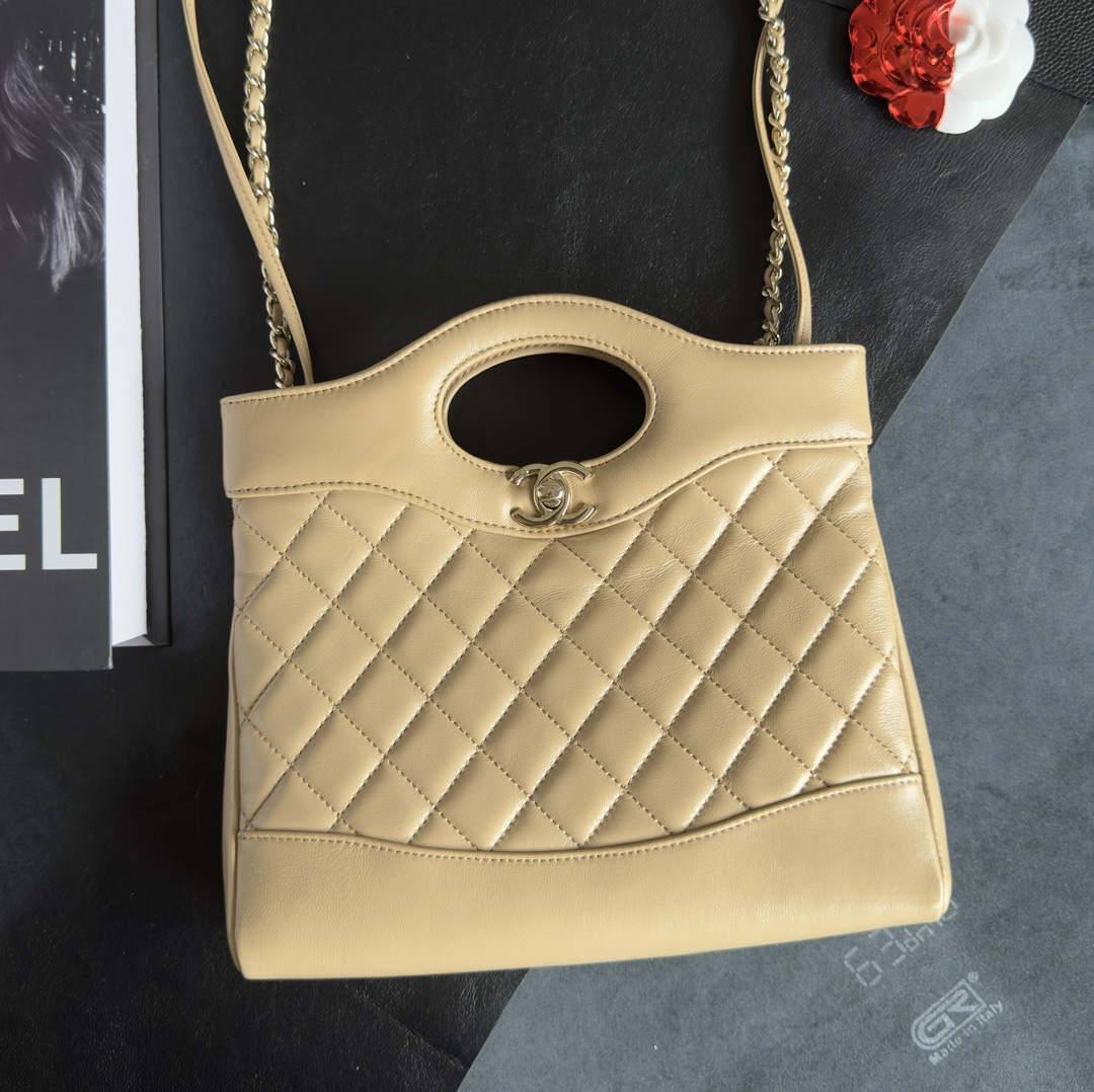 Ellebag’s 1:1 Replica of the Chanel 31 Mini Bag: A Masterpiece of Timeless Elegance and Modern Chic(2025 June Updated )-Best Quality Fake Louis Vuitton Bag Online Store, Replica designer bag ru