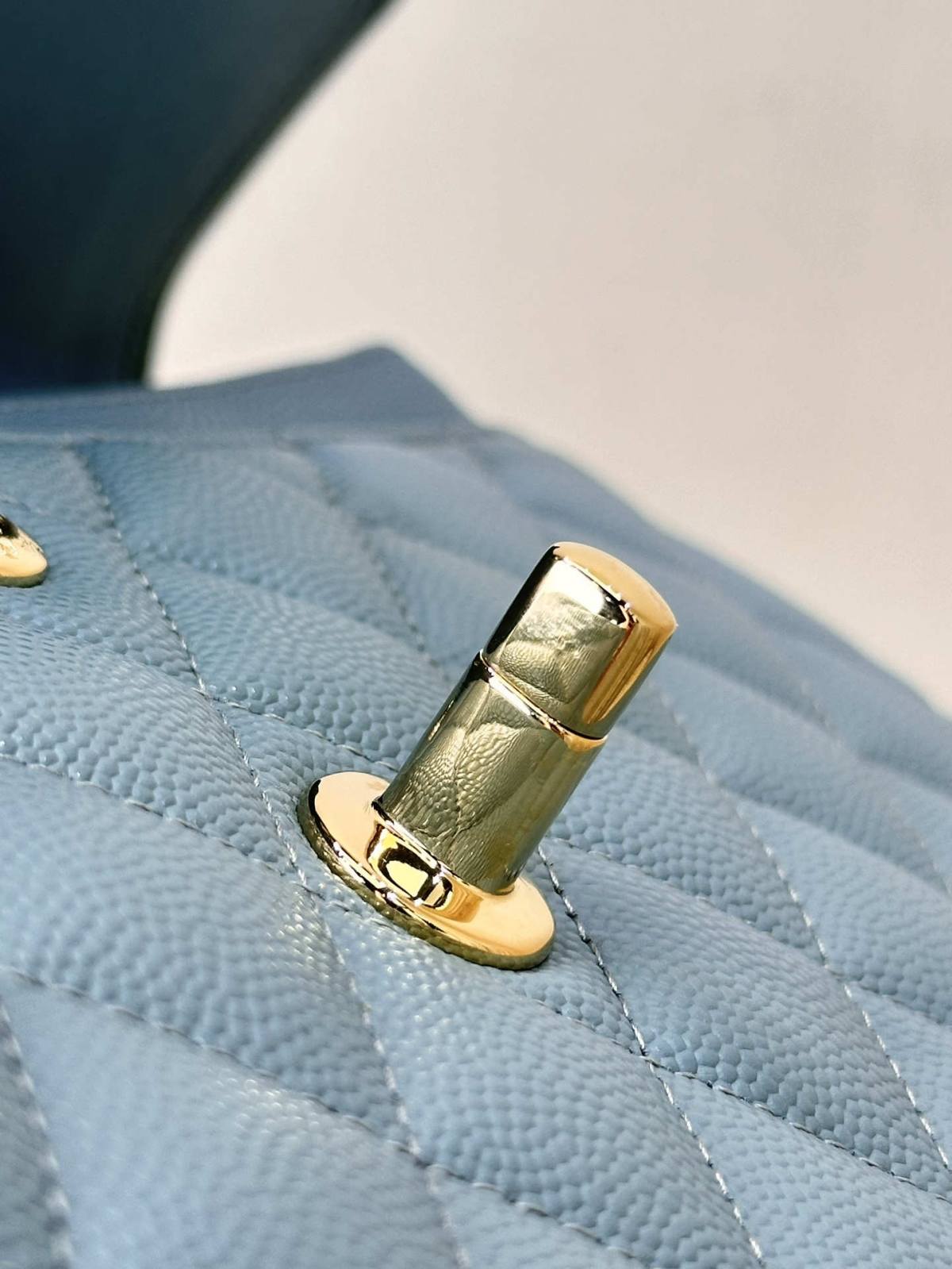 Ellebag’s 1:1 Replica of the Chanel AS1117 Bag: Timeless Elegance and Impeccable Craftsmanship(2025 June Updated)-Best Quality Fake Louis Vuitton Bag Online Store, Replica designer bag ru