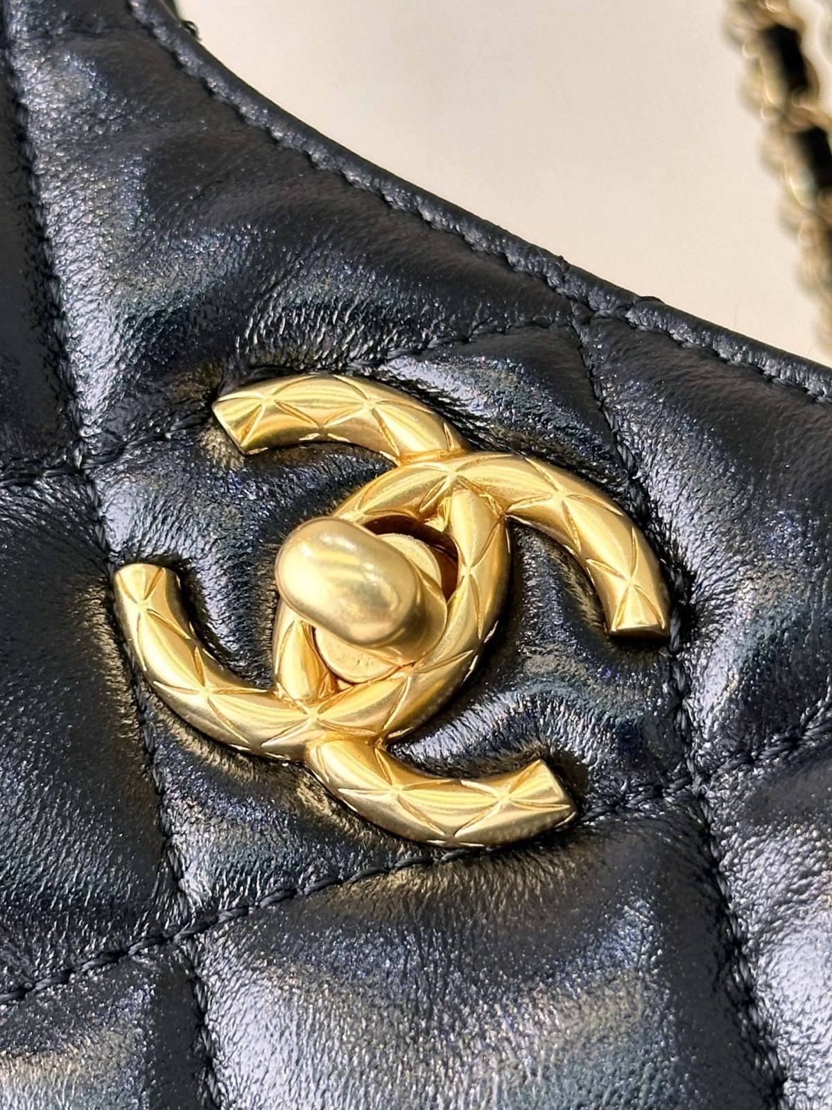 Ellebag’s 1:1 Replica of the Chanel AS4966: A Masterful Fusion of Retro Elegance and Modern Functionality(2025 June Updated)-Best Quality Fake Louis Vuitton Bag Online Store, Replica designer bag ru