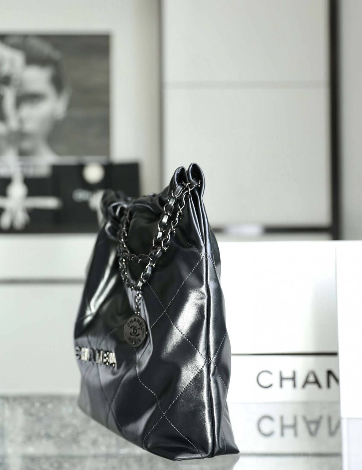 Ellebag’s 1:1 Replica of the Chanel So Black 22 Bag: A Masterpiece of Modern Luxury(2025 July Updated)-Loja online de bolsa Louis Vuitton falsa de melhor qualidade, bolsa de designer de réplica ru