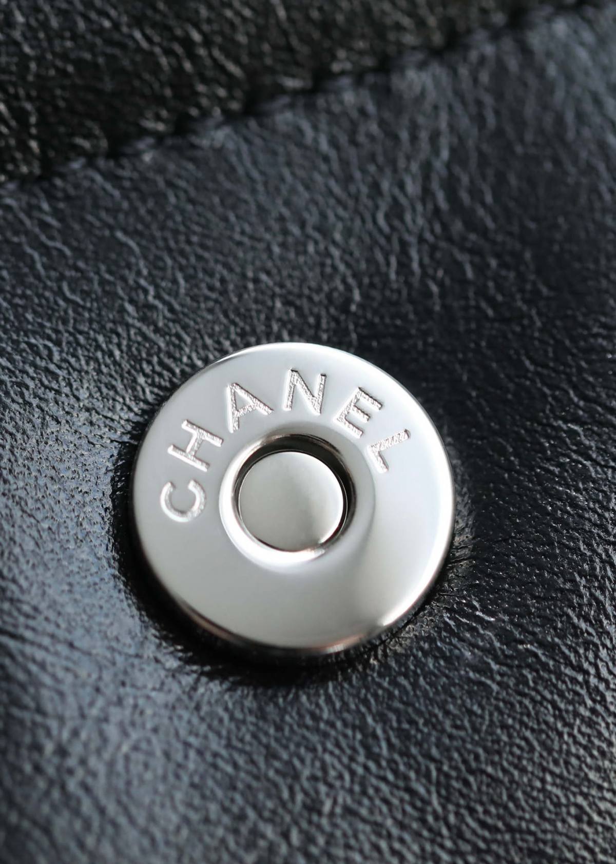 Ellebag’s 1:1 Replica of the Chanel So Black 22 Bag: A Masterpiece of Modern Luxury(2025 July Updated)-Loja online de bolsa Louis Vuitton falsa de melhor qualidade, bolsa de designer de réplica ru