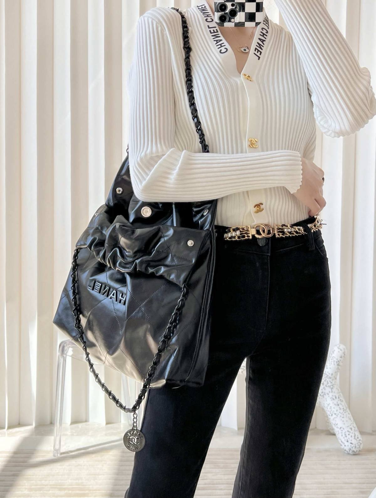 Ellebag’s 1:1 Replica of the Chanel So Black 22 Bag: A Masterpiece of Modern Luxury(2025 July Updated)-Loja online de bolsa Louis Vuitton falsa de melhor qualidade, bolsa de designer de réplica ru